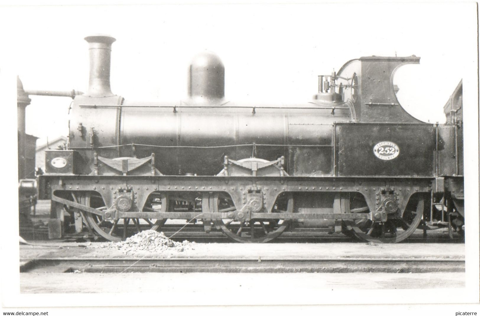 Postcard Size Photograph Of Taff Vale Railway- Engine No.252 (dates Back To 1860) - Trains