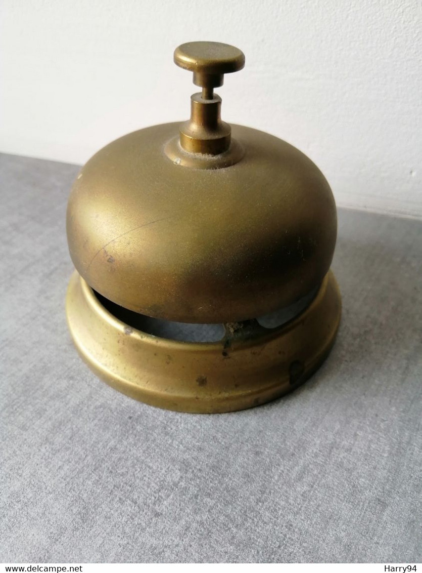 Ancienne Cloche De Table Sonnette De Réception Appel De Service Laiton - Bells