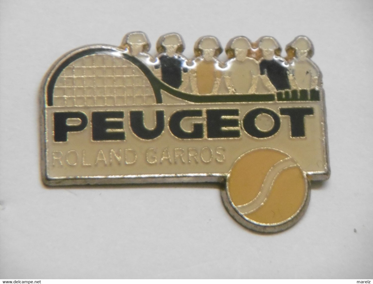 Pin's Automobile PEUGEOT ROLAND GARROS - Pin Badge Pins Automobiles Et Sport TENNIS - Peugeot