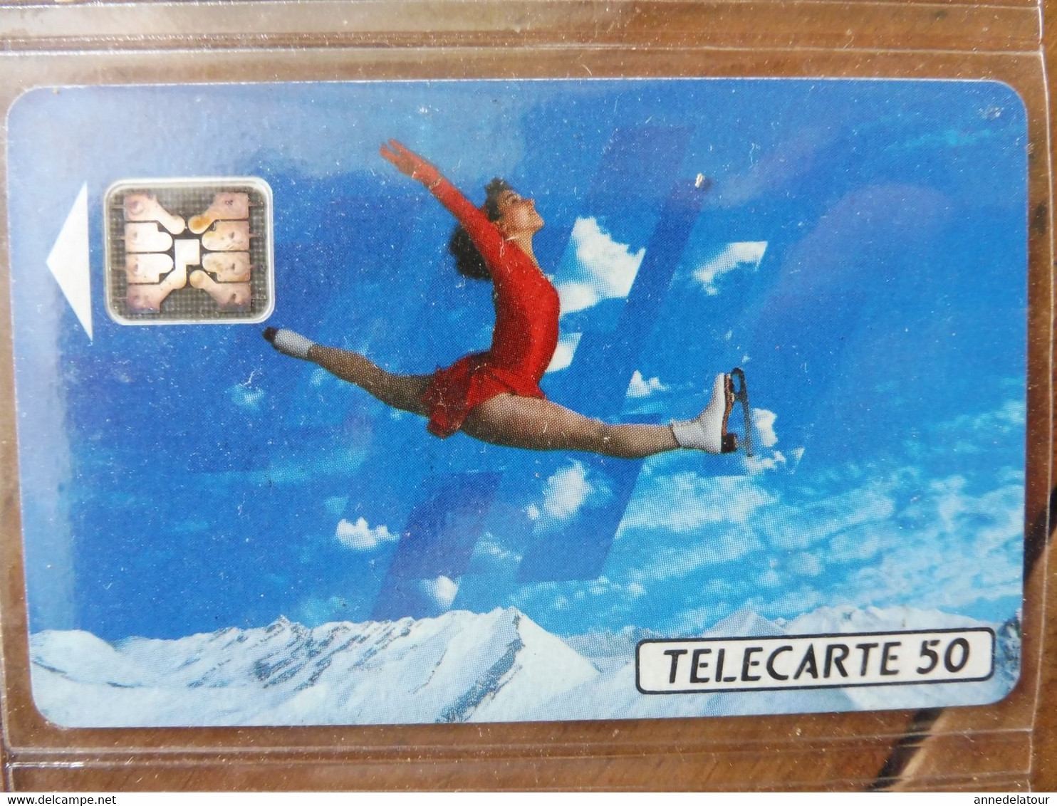 8 télécartes FRANCE TELECOM  Les XVIèmes  JEUX OLYMPIQUES D'HIVER pour que demain le monde entier y participe...