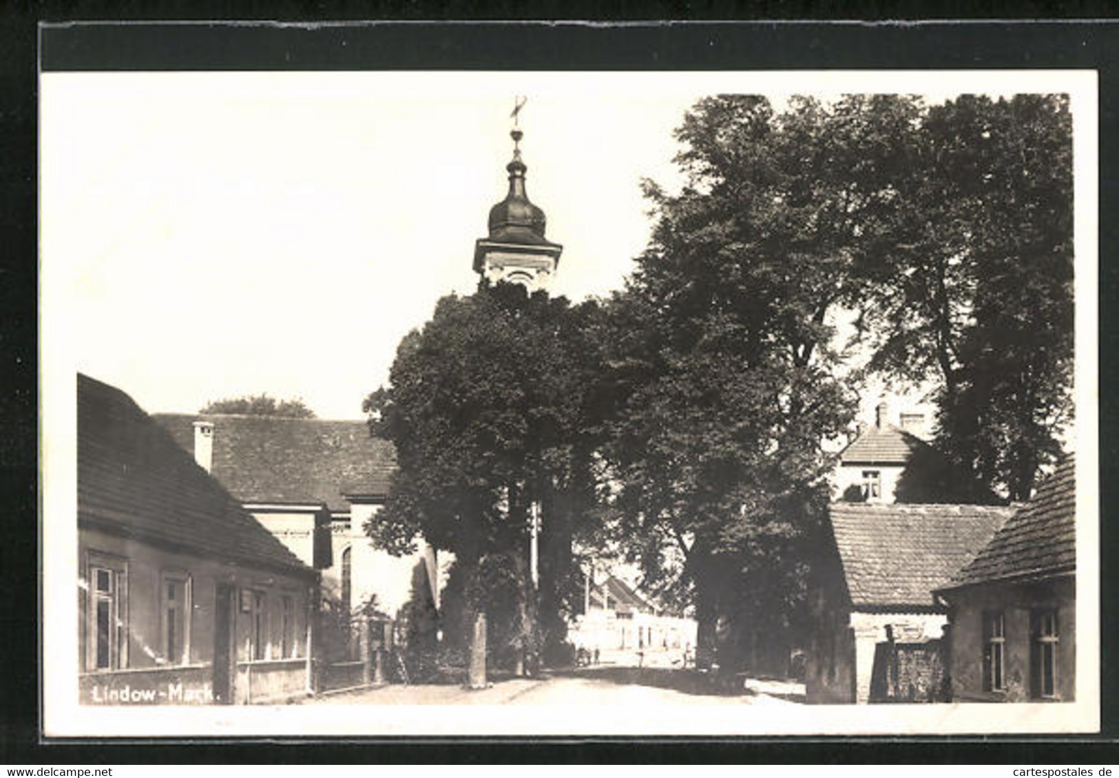 AK Lindow / Mark, Ortspartie An Der Kirche - Lindow