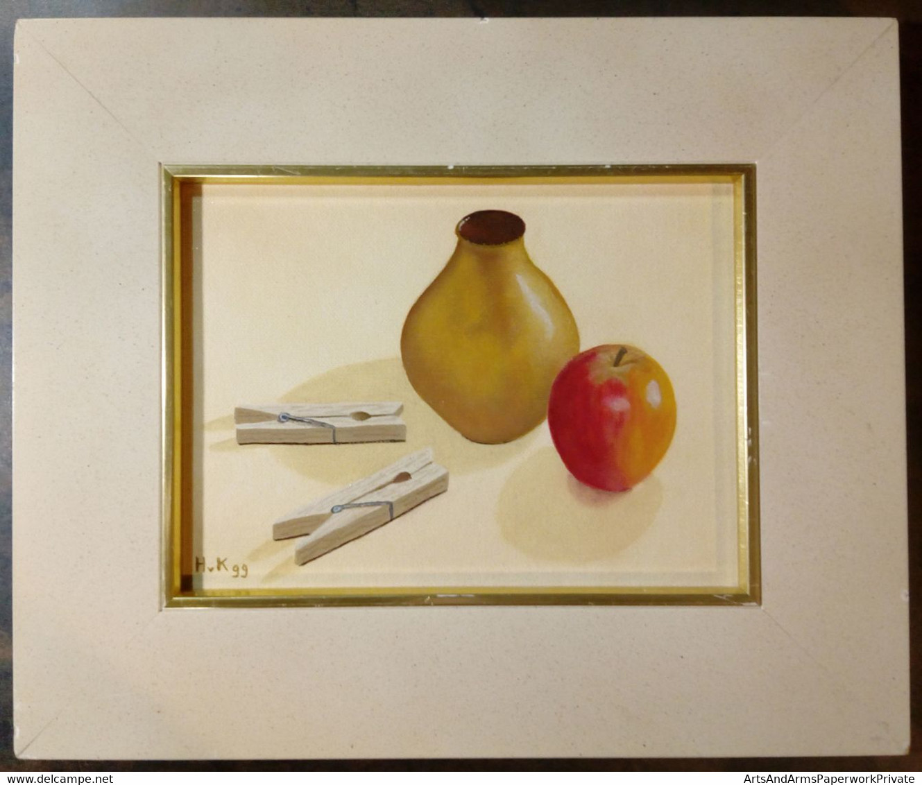 Nature Morte : Pince à Linge, Pomme Et Vase, 1999/ Still Life: Clothespin, Apple And Vase, 1999 - Olii
