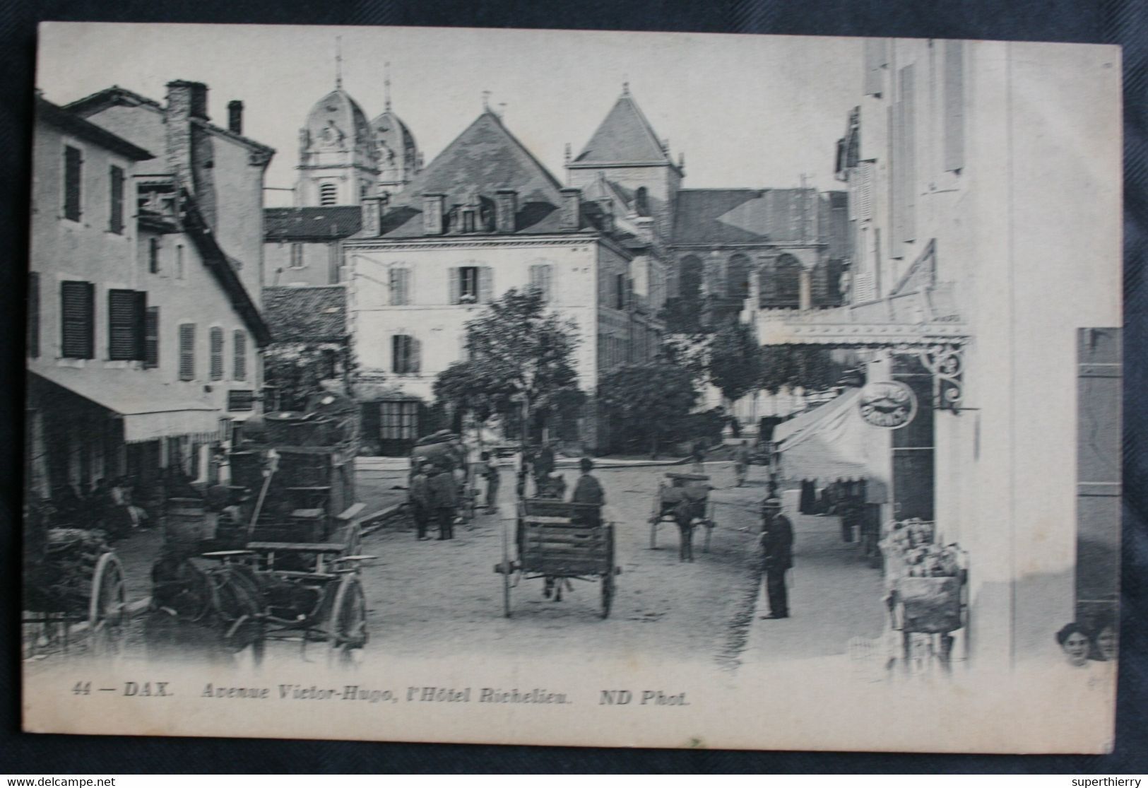 CPA Landes - Dax (40100) – 44. Avenue Victor Hugo L’Hôtel Richelieu – ND. Phot. – Animée – Non écrite. - Dax