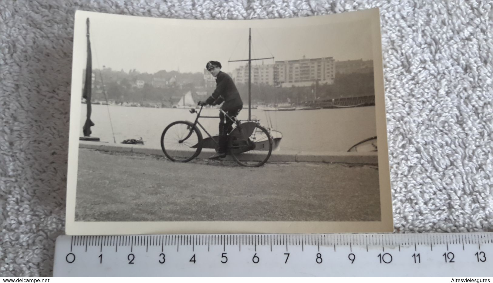 Foto  Marineoffizier Auf Fahrrad Uniformen Marinedolch Dolch Kriegsmarine Marine Militär 2 WK - 1939-45