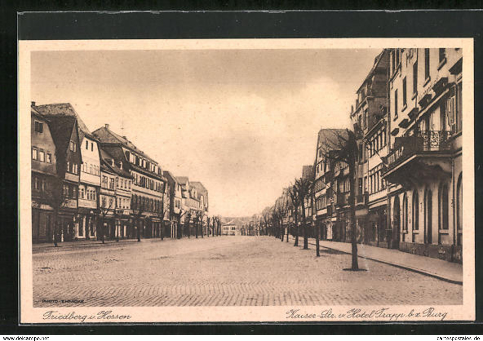 AK Friedberg I. Hessen, Kaiser-Strasse Mit Geschäften V. Hotel Trapp B. Z. Burg - Friedberg