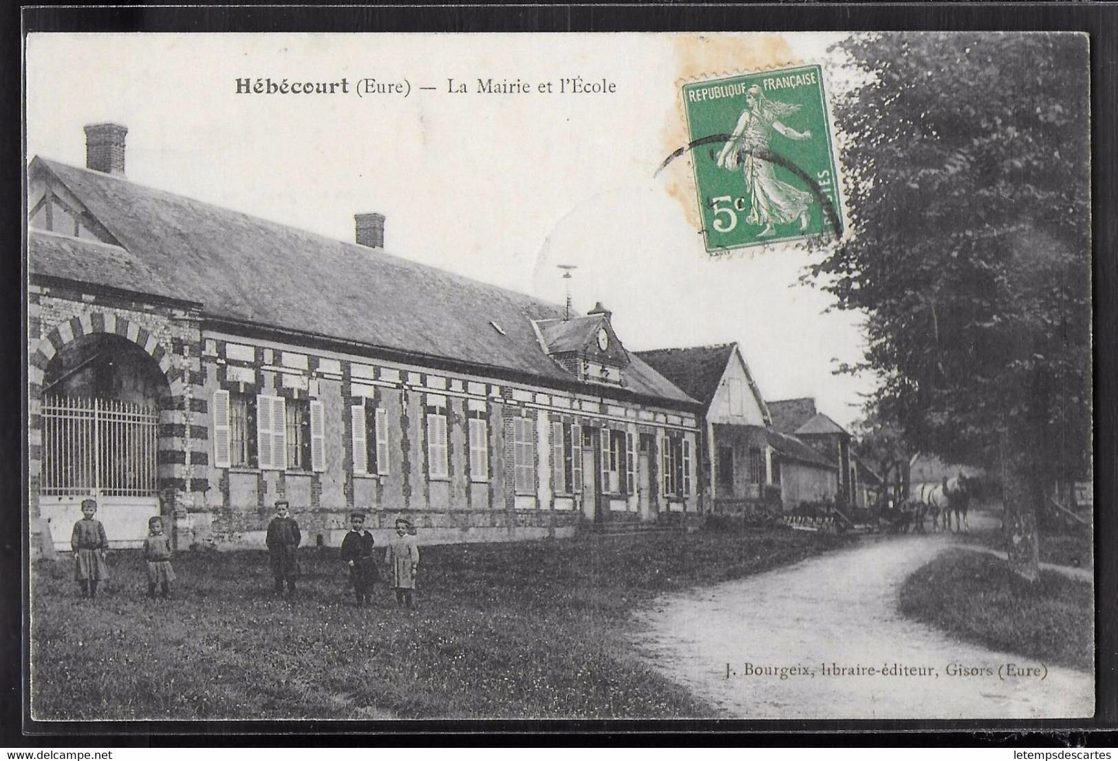 CPA 27 - Hébécourt, La Mairie Et L'Ecole - Hébécourt