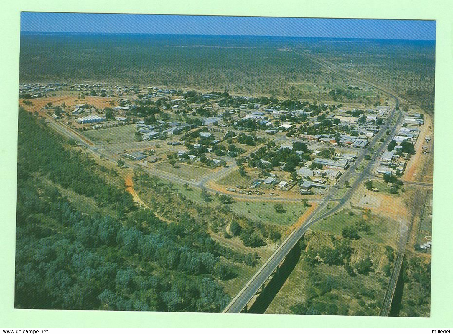 S129 - AUSTRALIE - Katherine - Aerial View Shows The Town Centre And The Road And Rail Bridges - Katherine