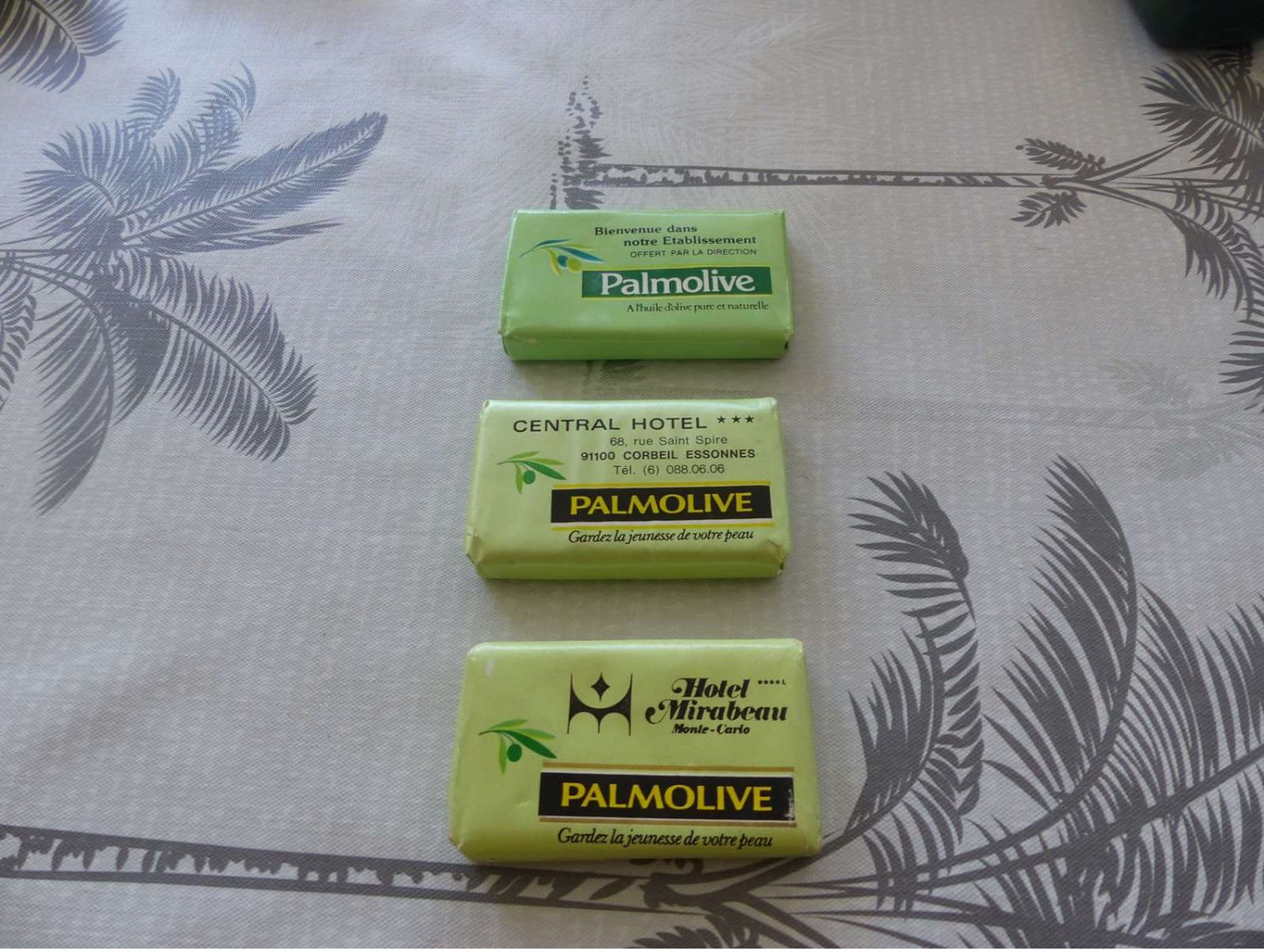 Lot De 3 Savonnettes , Hôtel MIRABEAU, Monaco , CENTRAL Hôtel, CORBEIL ESSONNES - Schoonheidsproducten