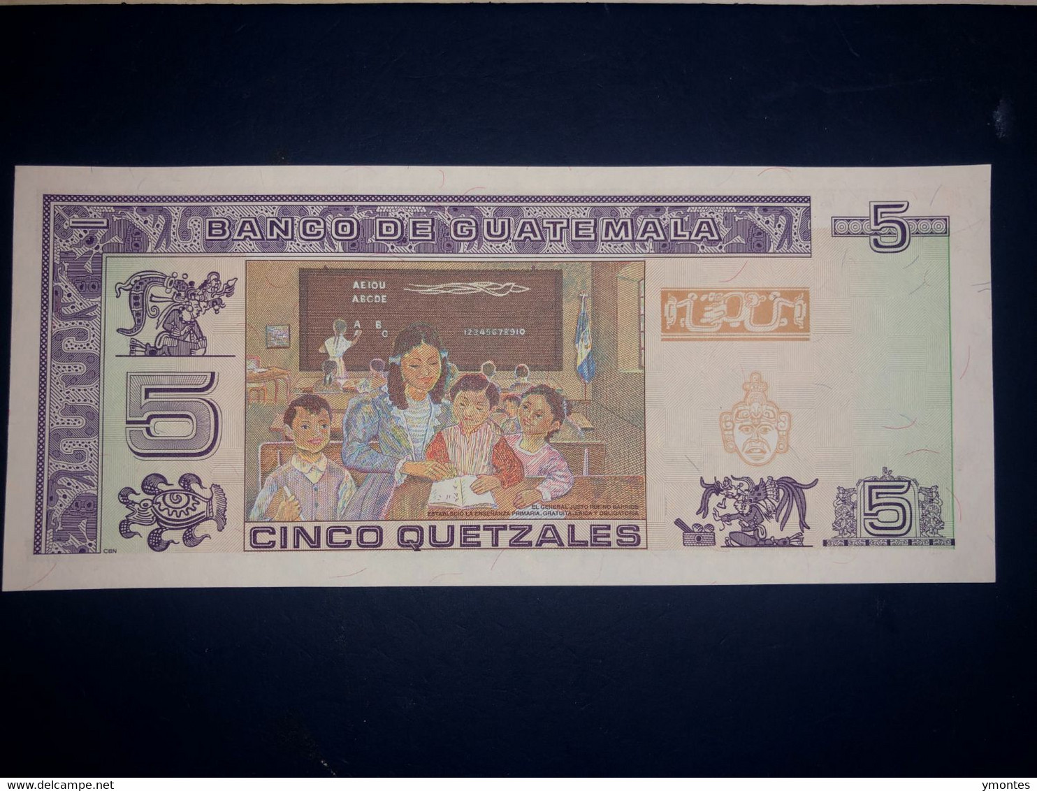 Uncirculated Guatemala Banknote 5 Quetzales P88a ( 10/27/1993) - Guatemala