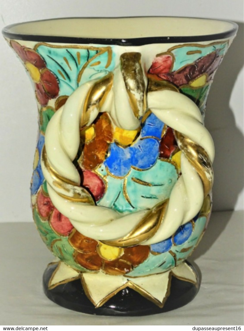 JOLI ANCIEN VASE VALLAURIS VINTAGE COLLECTION DECO FLEURS COLOREES XXe COLLECTION DECO VINTAGE - Vallauris (FRA)