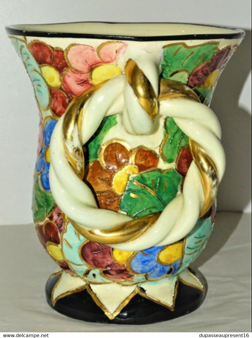 JOLI ANCIEN VASE VALLAURIS VINTAGE COLLECTION DECO FLEURS COLOREES XXe COLLECTION DECO VINTAGE - Vallauris (FRA)