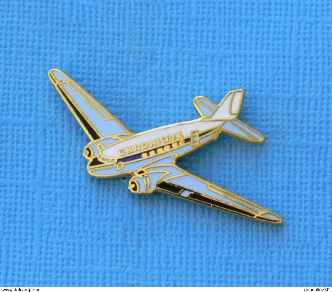 1 PIN'S //  ** AVION DOUGLAS C-47 SKYTRAIN / CHRONIQUE ** - Avions