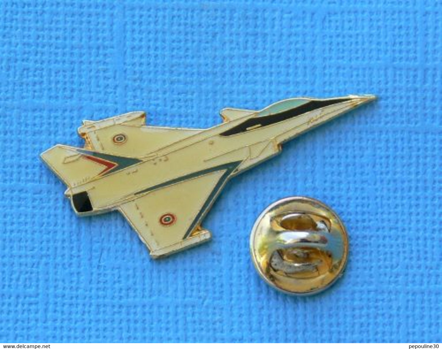 1 PIN'S //  ** AVION DE COMBAT / LE RAFALE / ARMÉE DE L'AIR FRANÇAISE ** - Avions