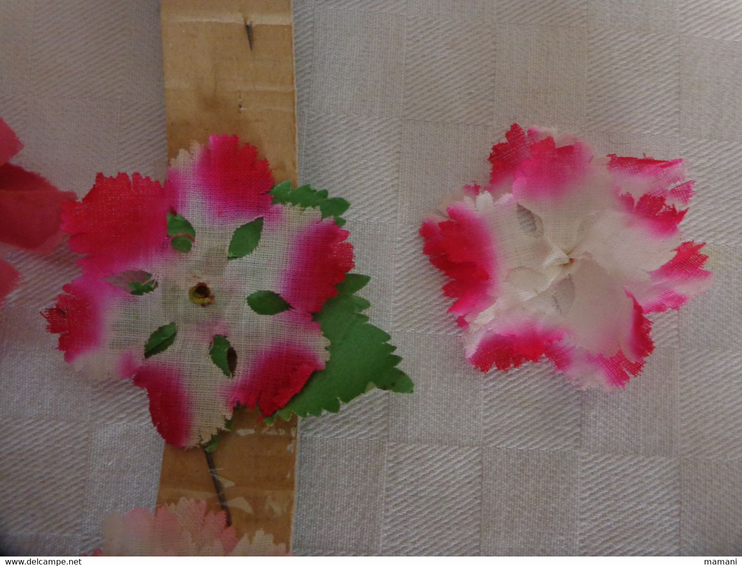 Decor De Robe Ou Chapeau (fleurs En Tissu) Vintage - Otros & Sin Clasificación