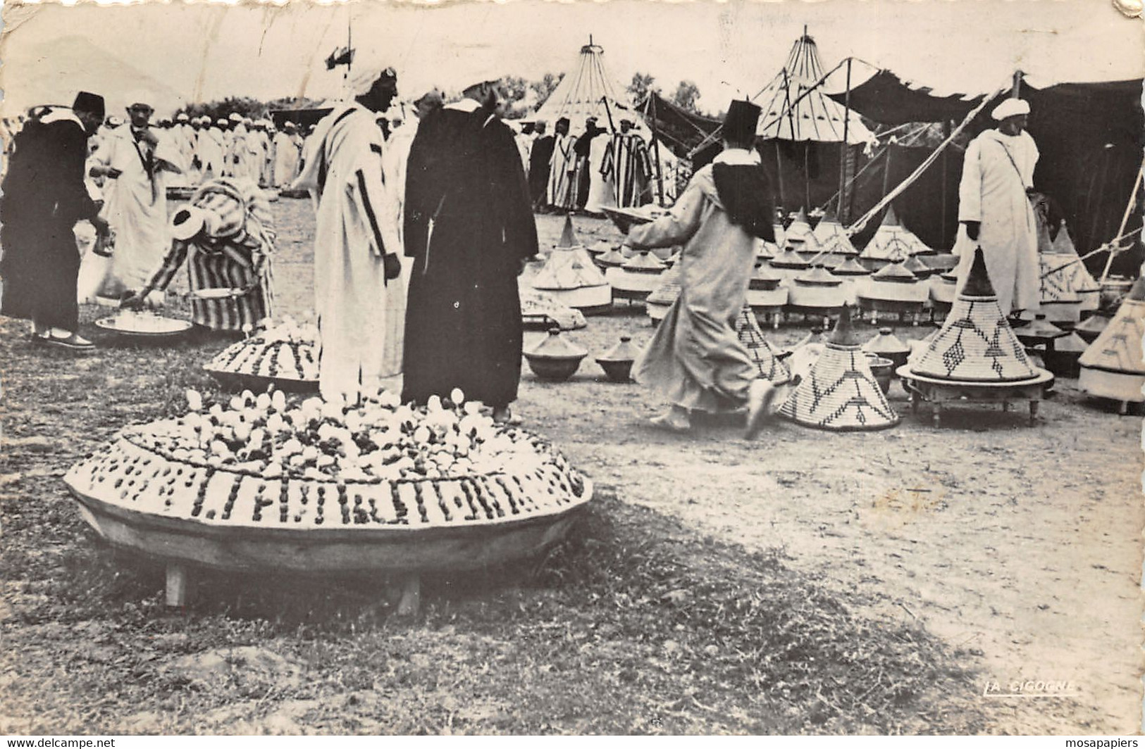 Fête Indigène - Pâtisserie Et Couscous - Scenes