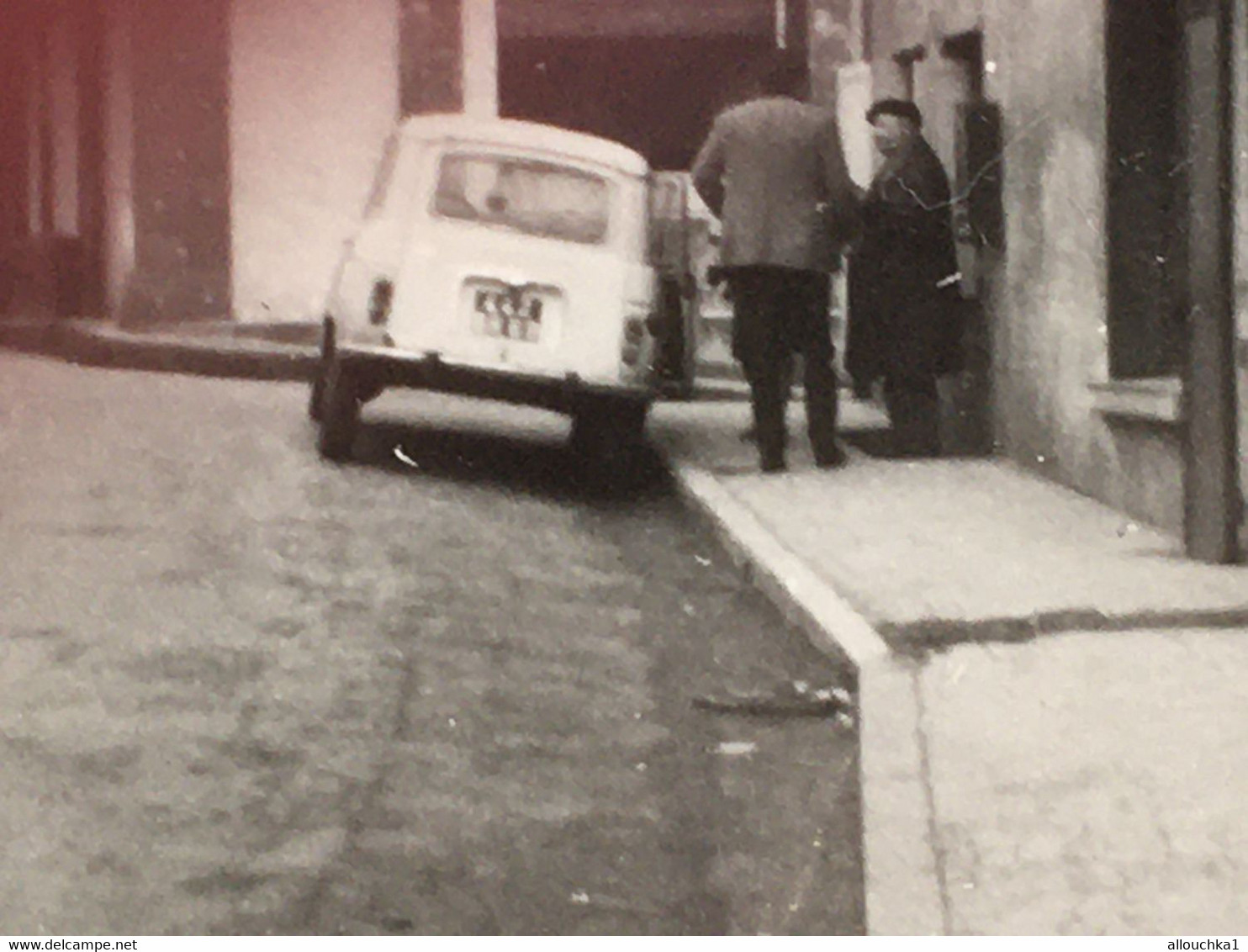 Voiture Automobile Renault 4L De Dos-☛Photographie Photo Originale-☛rue Vers Village D' Aups Var 1950≃Tabac Boucherie- - Auto's