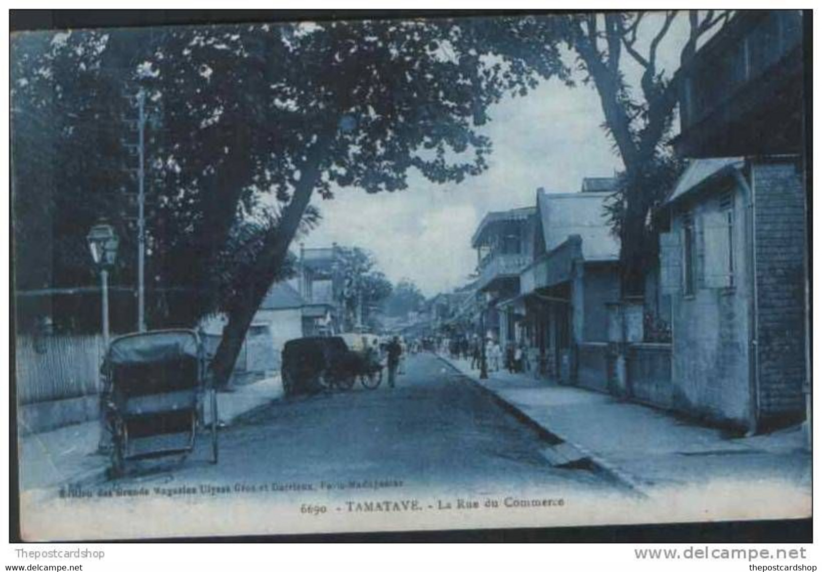 CPA MADAGASCAR Postcard  - MADAGASCAR TAMATAVE RUE DU COMMERCE STREETSCENE AFRICA - Madagascar