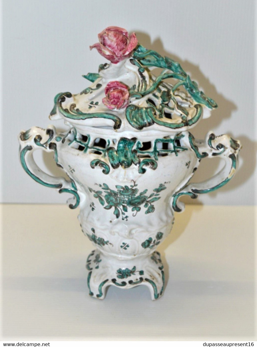 VASE POT COUVERT POT POURRI FAIENCE De MARSEILLE VEUVE PERRIN XIXe Collection Déco Vitrine - Marseille (FRA)