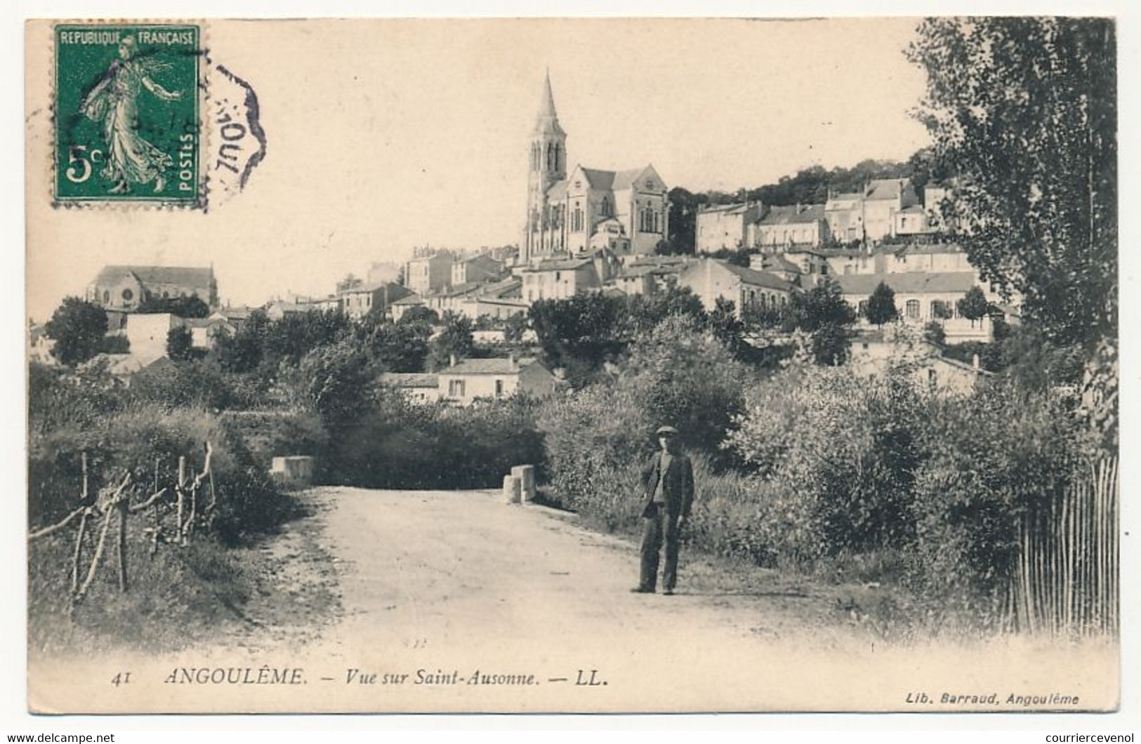 CPA - ANGOULEME (Charente) - Vue Sur Saint-Auxonne - Angouleme