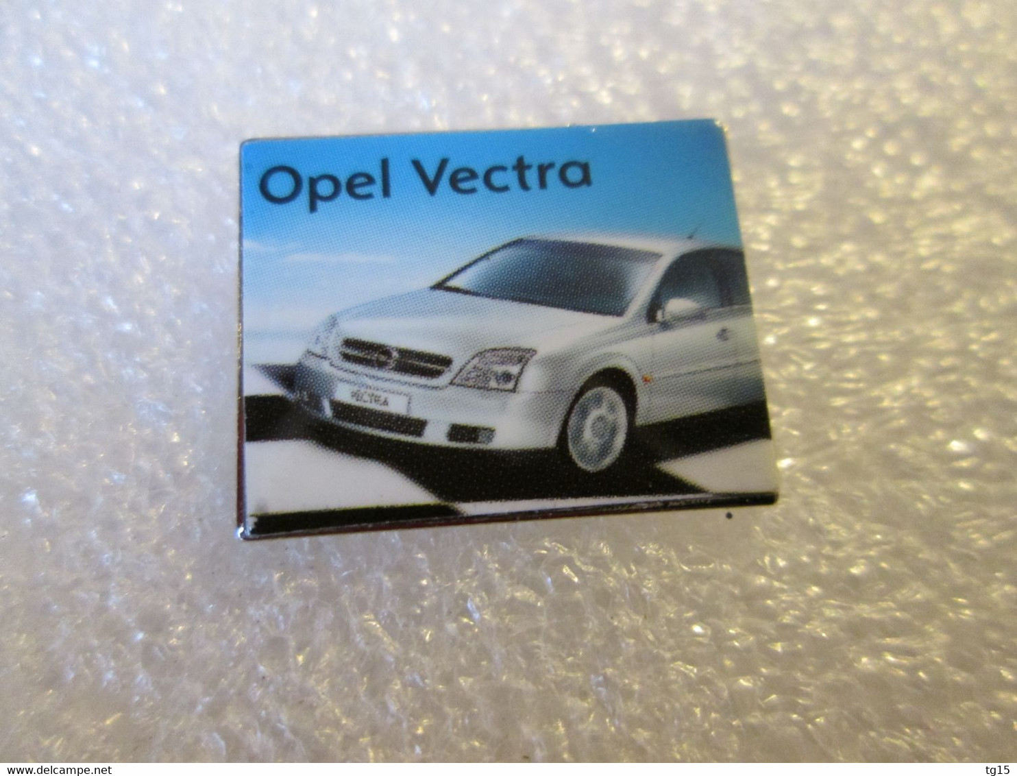 PIN'S    OPEL   VECTRA - Opel