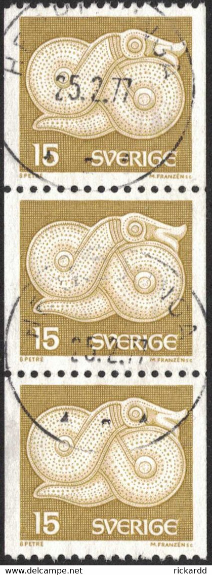 Sweden - Facit #971 LYX / PRAKTstämplat 3-strip HERRLJUNGA 25.2.77 - 1930- ... Rollen II