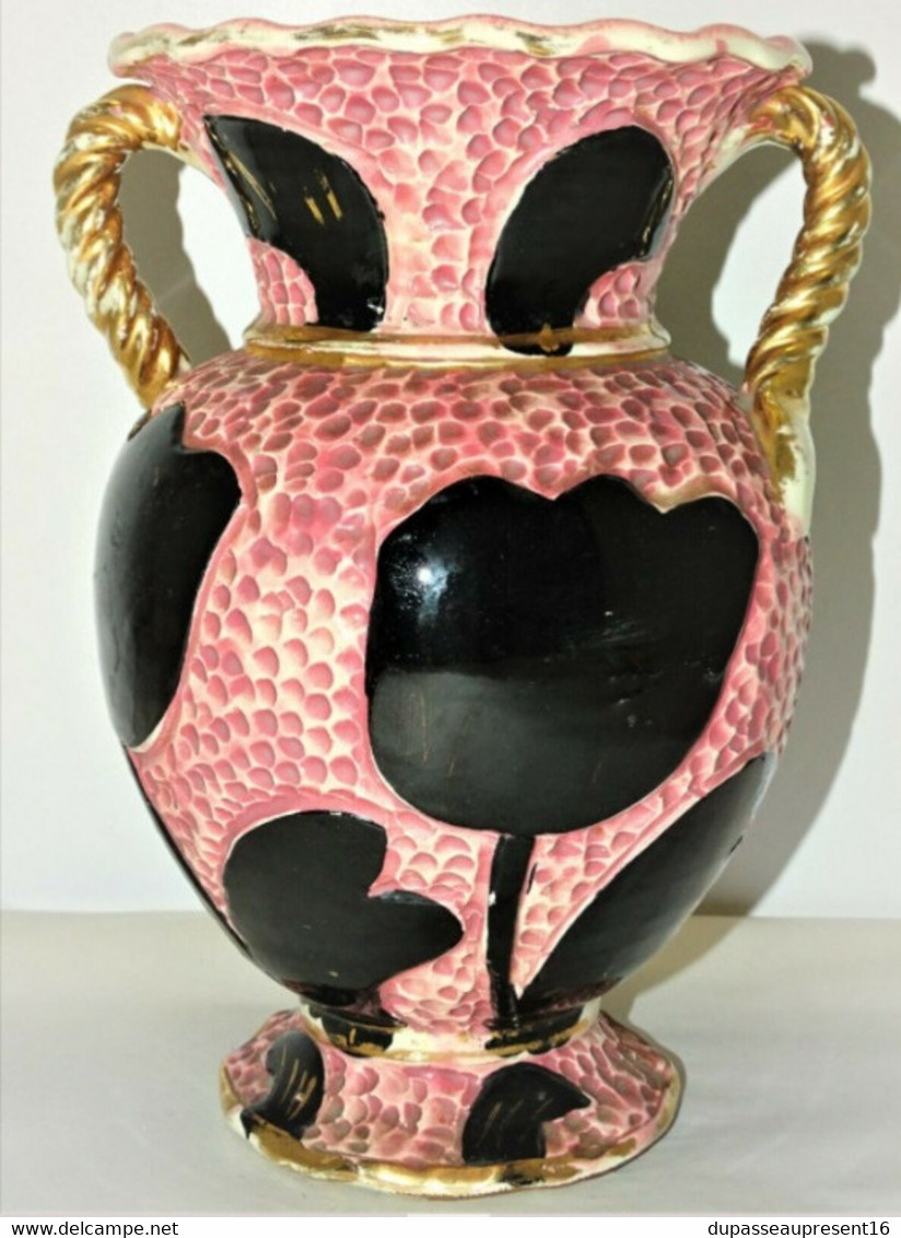 VASE CERAMIQUE VALLAURIS VINTAGE Décors NOIRS FOND ROSE ANSES TORSADEES DOREES Collection Déco Vitrine - Vallauris (FRA)