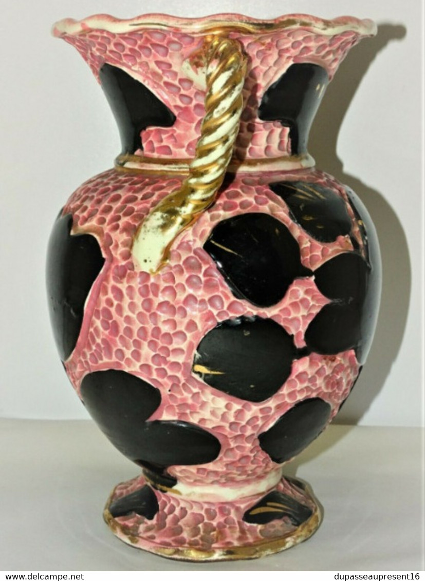 VASE CERAMIQUE VALLAURIS VINTAGE décors NOIRS FOND ROSE ANSES TORSADEES DOREES collection déco vitrine