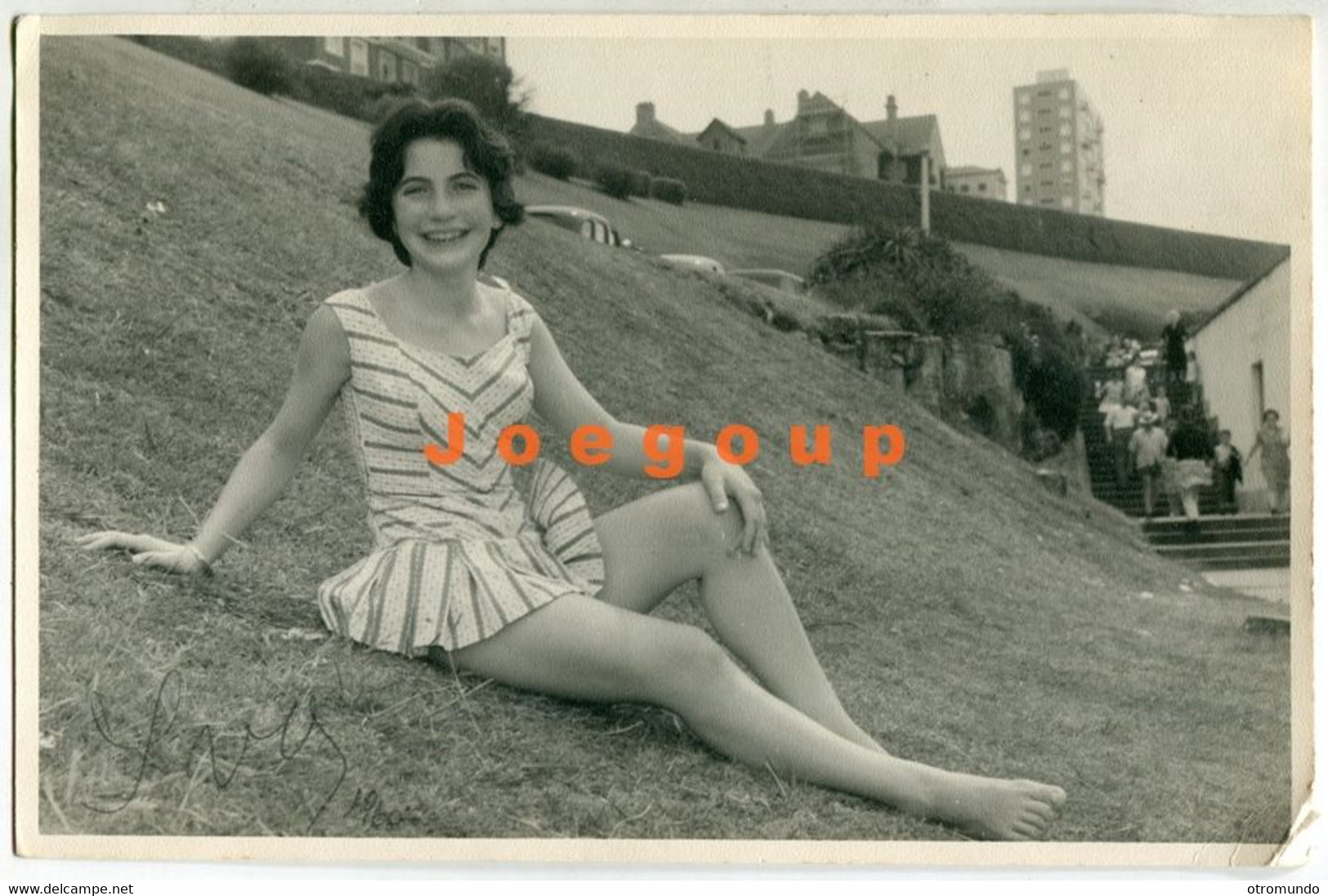 Photo Young Woman In Short Dress Possing And Smiling Mar Del Plata Argentina 1960 - Personnes Anonymes