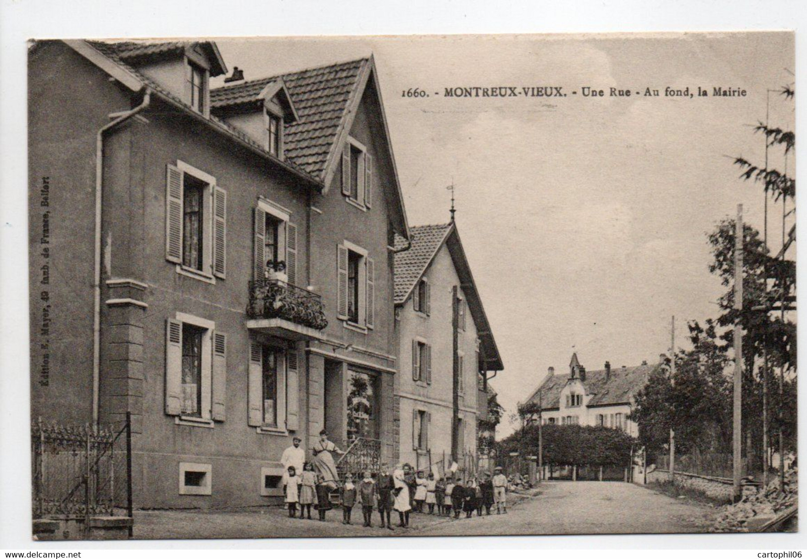 - CPA MONTREUX-VIEUX (68) - Une Rue - Au Fond, La Mairie (belle Animation) - Edition Mayer 1660 - - Altri & Non Classificati