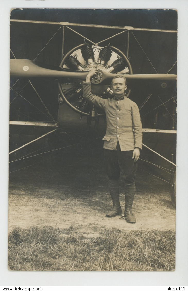 BUC SUR YVETTE - GUERRE 1914-18 - AVIATION - Portrait Militaire Posant Devant Son Avion à BUC En 1916 - Buc