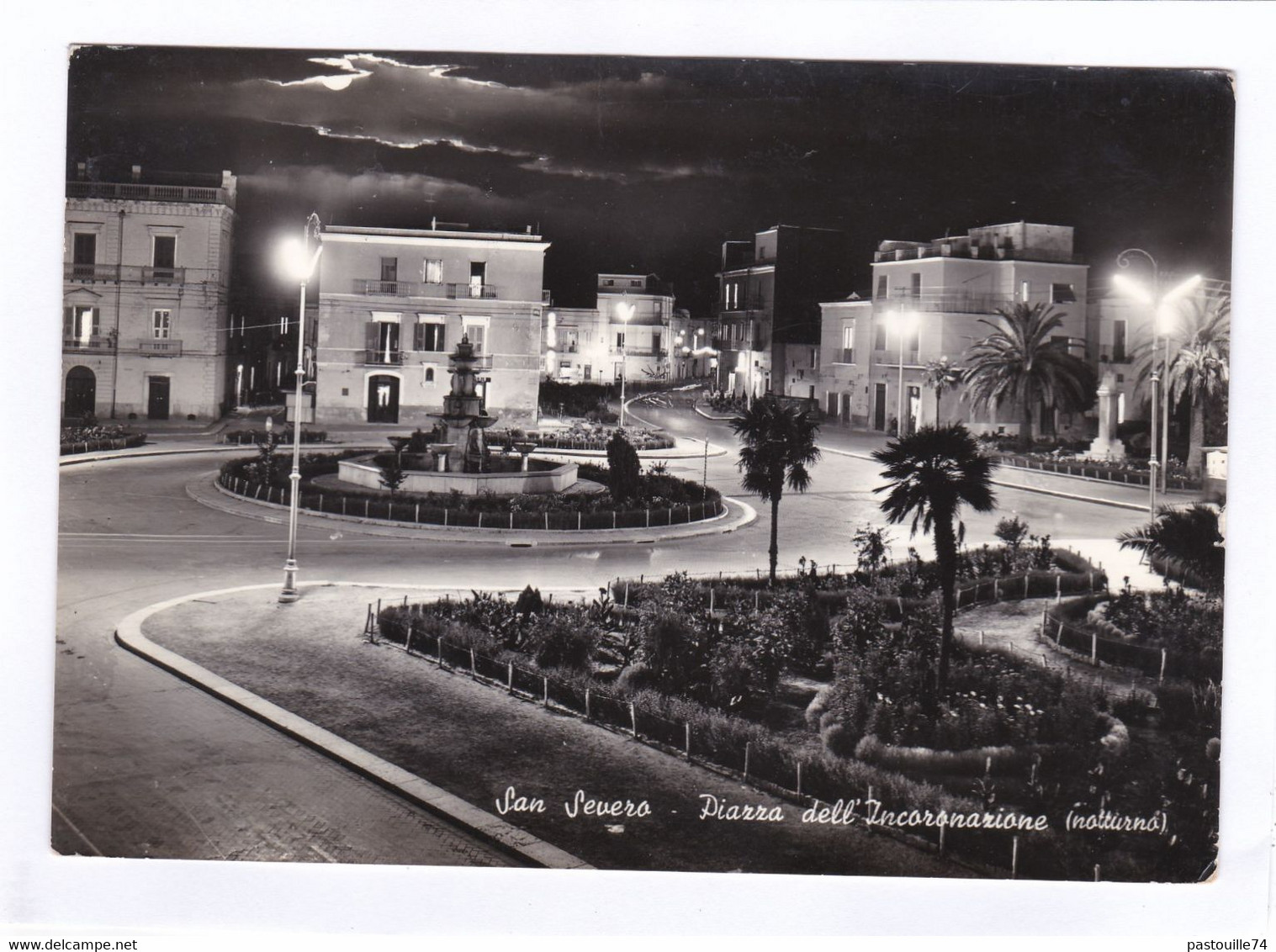 CPSM.  15 X 10,5  -  San  Severo  - Piazza  Dell' Incoronazione  (notturno) - San Severo