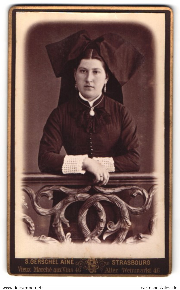 Photo S. Gerschel Aine, Strasbourg, Rue Du Vieux-Marche 46, Portrait De Französin En Costume Typique - Anonieme Personen