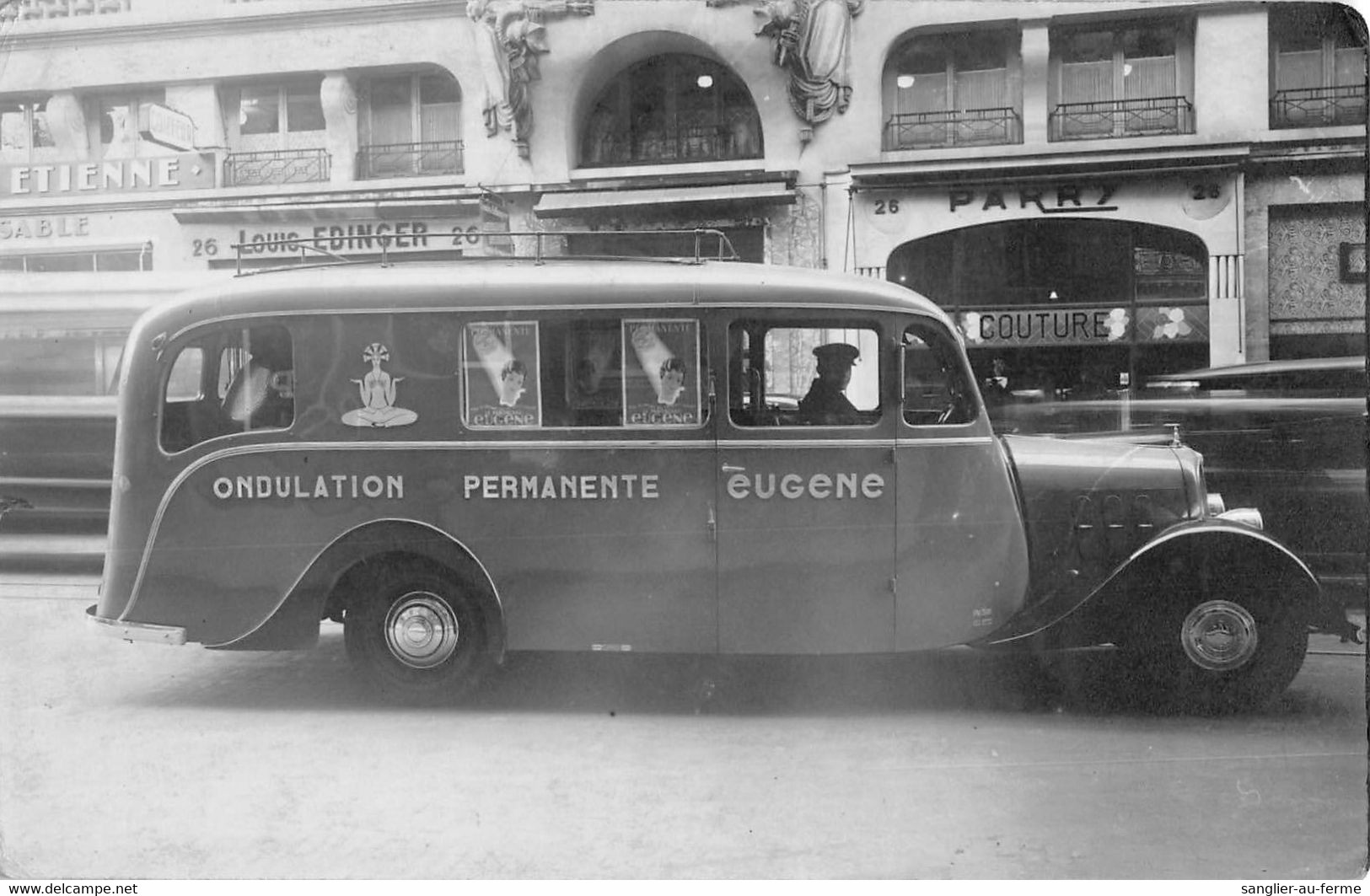 CPA 75 PARIS IXe RUE D'ATHENES CARTE PHOTO DE LA VOITURE PUBLICITAIRE DU MAGASIN ONDULATION PERMANENTE EUGENE - Paris (09)