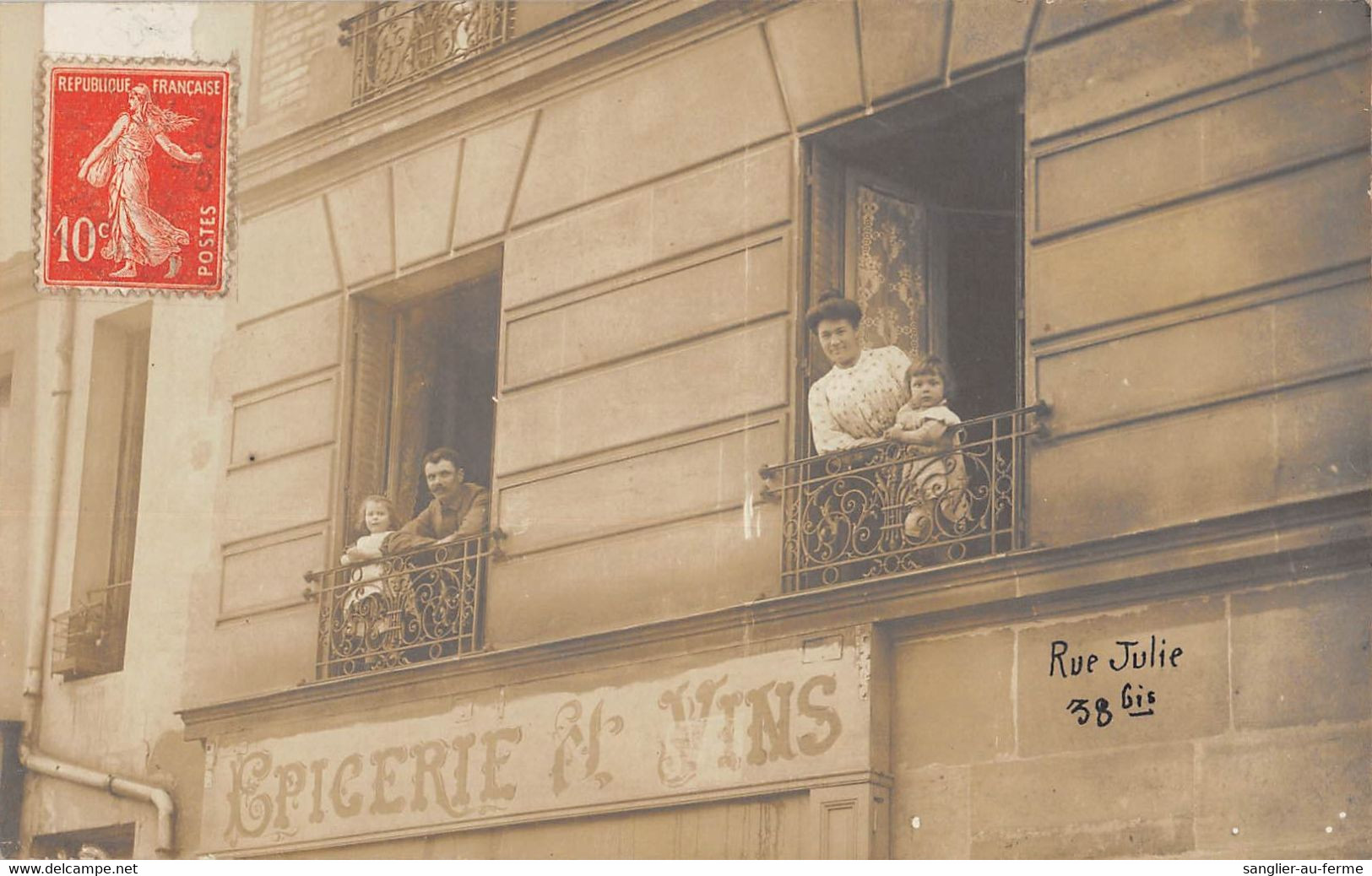CPA 75 PARIS XIVe CARTE PHOTO SITUEE A LA RUE JULIE EPICERIE ET VINS - Paris (14)