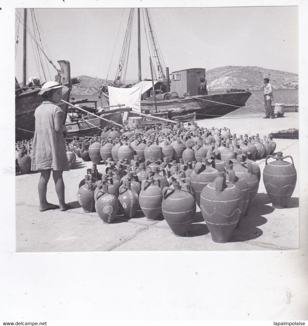 Photos De Particulier Grèce Ile Des Cyclades Ile D'Ios Embarquement Des Poteries Pécheurs Bateaux   Réf 8964 - Orte