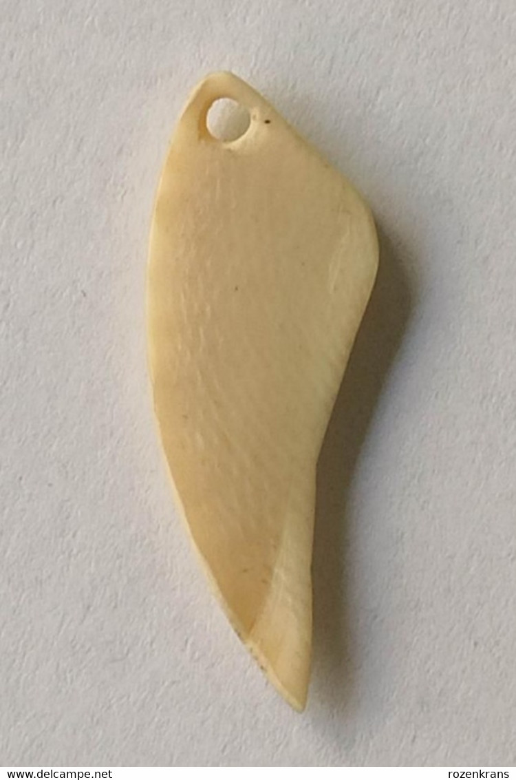 Oude Hanger In Ivoor Ivoire Elfenbein Ivory Amulet Token Afrique Pendant Belgisch Congo Belge Afrika Africa - Frühe Figuren