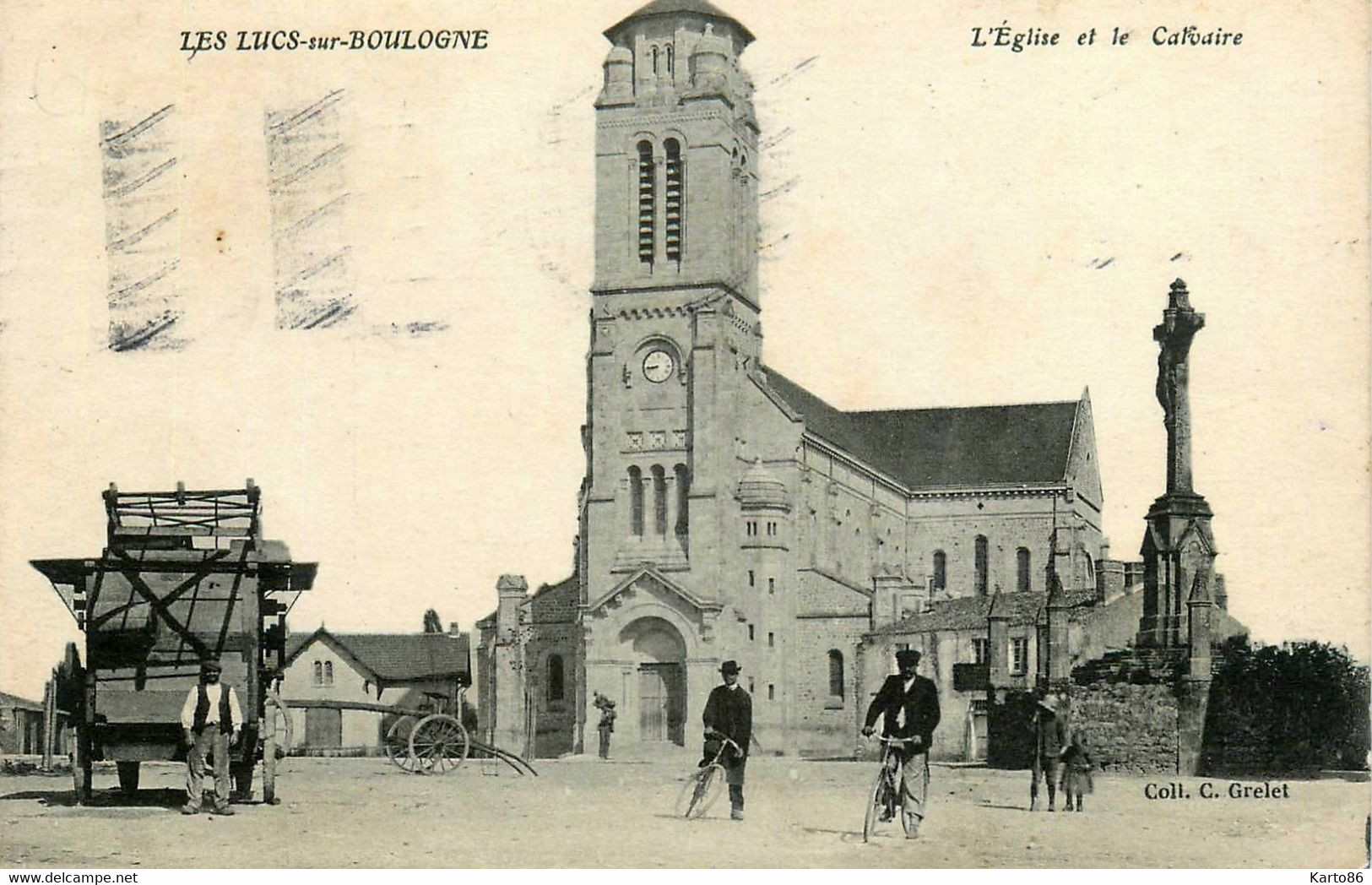 Les Lucs Sur Boulogne * La Place De L'église Et Le Calvaire Du Village * Machine Agricole - Les Lucs Sur Boulogne