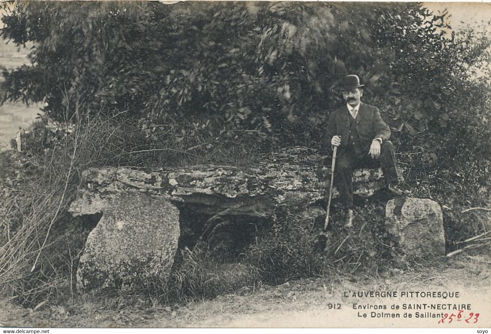 Dolmen De Saillant Environs De St Nectaire - Dolmen & Menhirs
