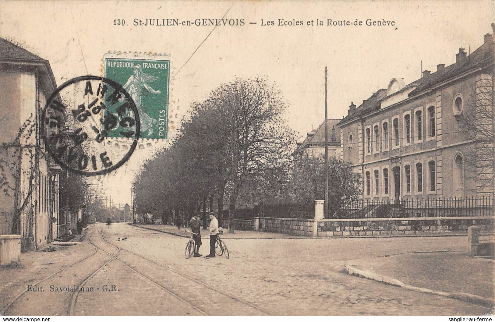 CPA 74 SAINT JULIEN EN GENEVOIS LES ECOLES ET LA ROUTE DE GENEVE - Saint-Julien-en-Genevois