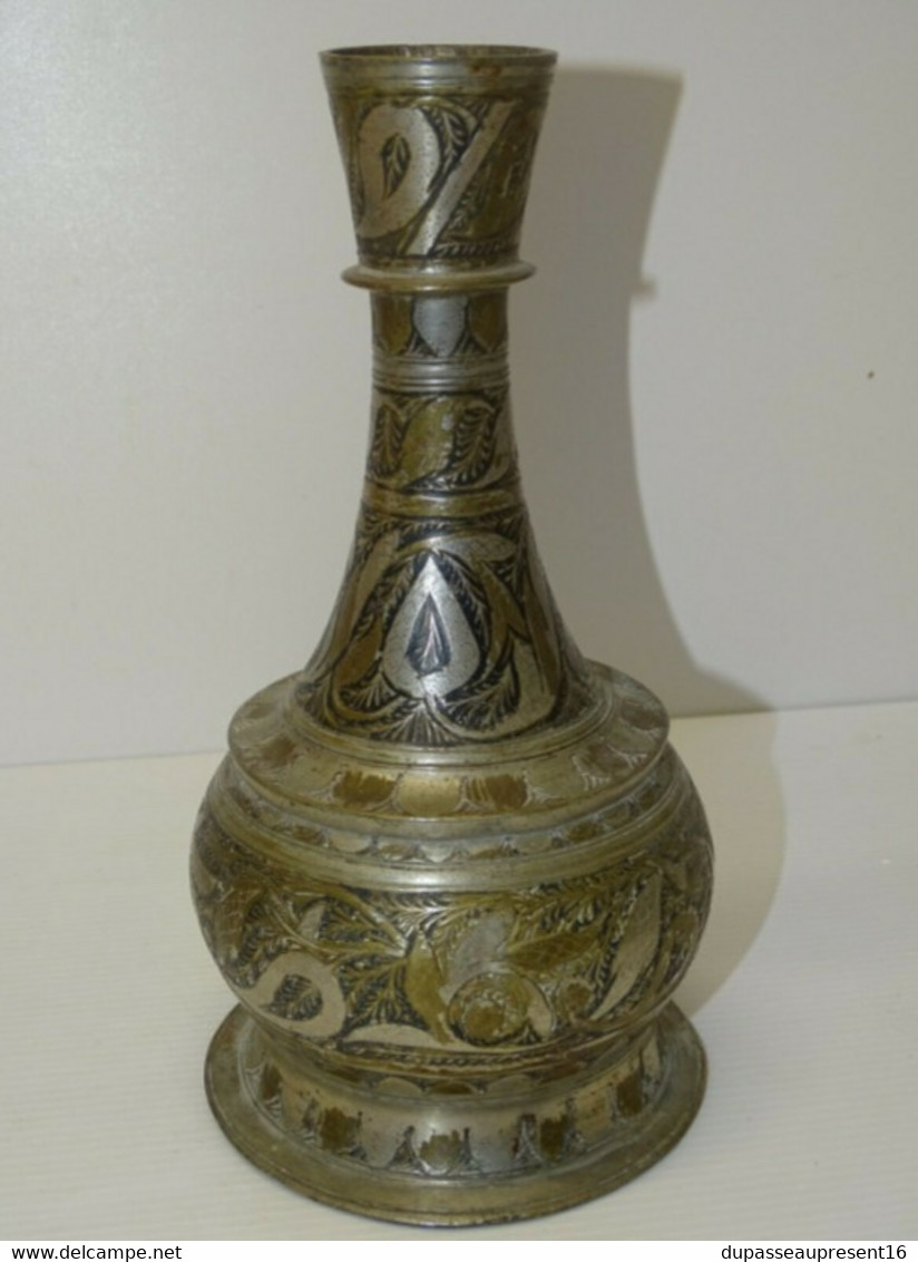 JOLI & ANCIEN VASE AFRIQUE DU NORD IRAN PERSE LAITON GRAVE ET ARGENTE Déco - Oriental Art