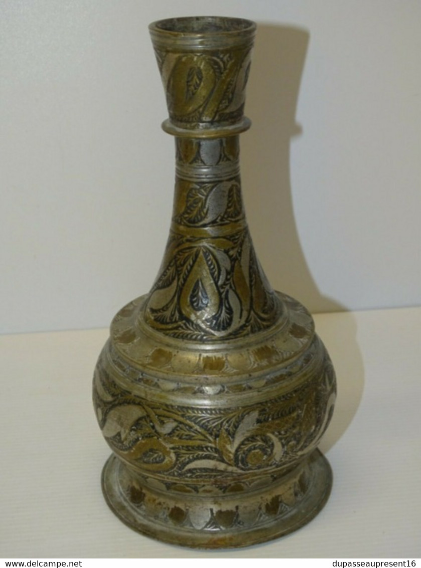 JOLI & ANCIEN VASE AFRIQUE DU NORD IRAN PERSE LAITON GRAVE ET ARGENTE Déco - Arte Oriental