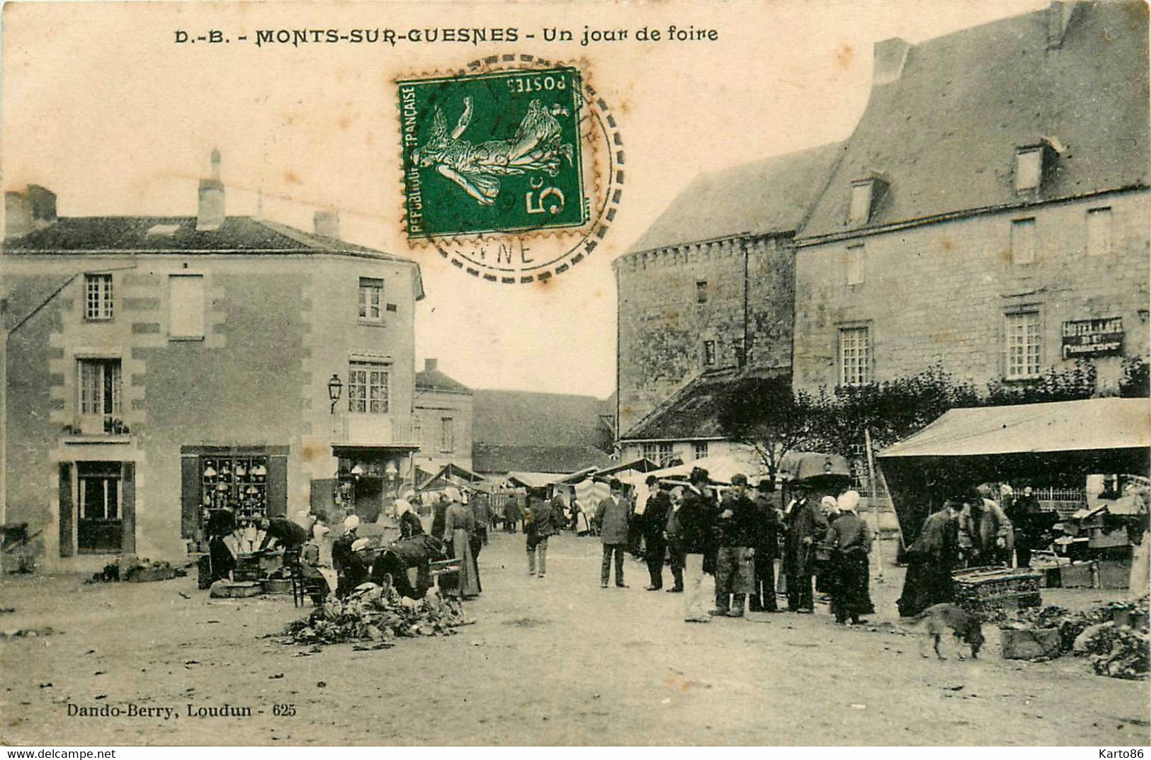 Monts Sur Guesnes * Place Du Village Un Jour De Foire * Marché Marchands * Hôtel Café - Monts Sur Guesnes