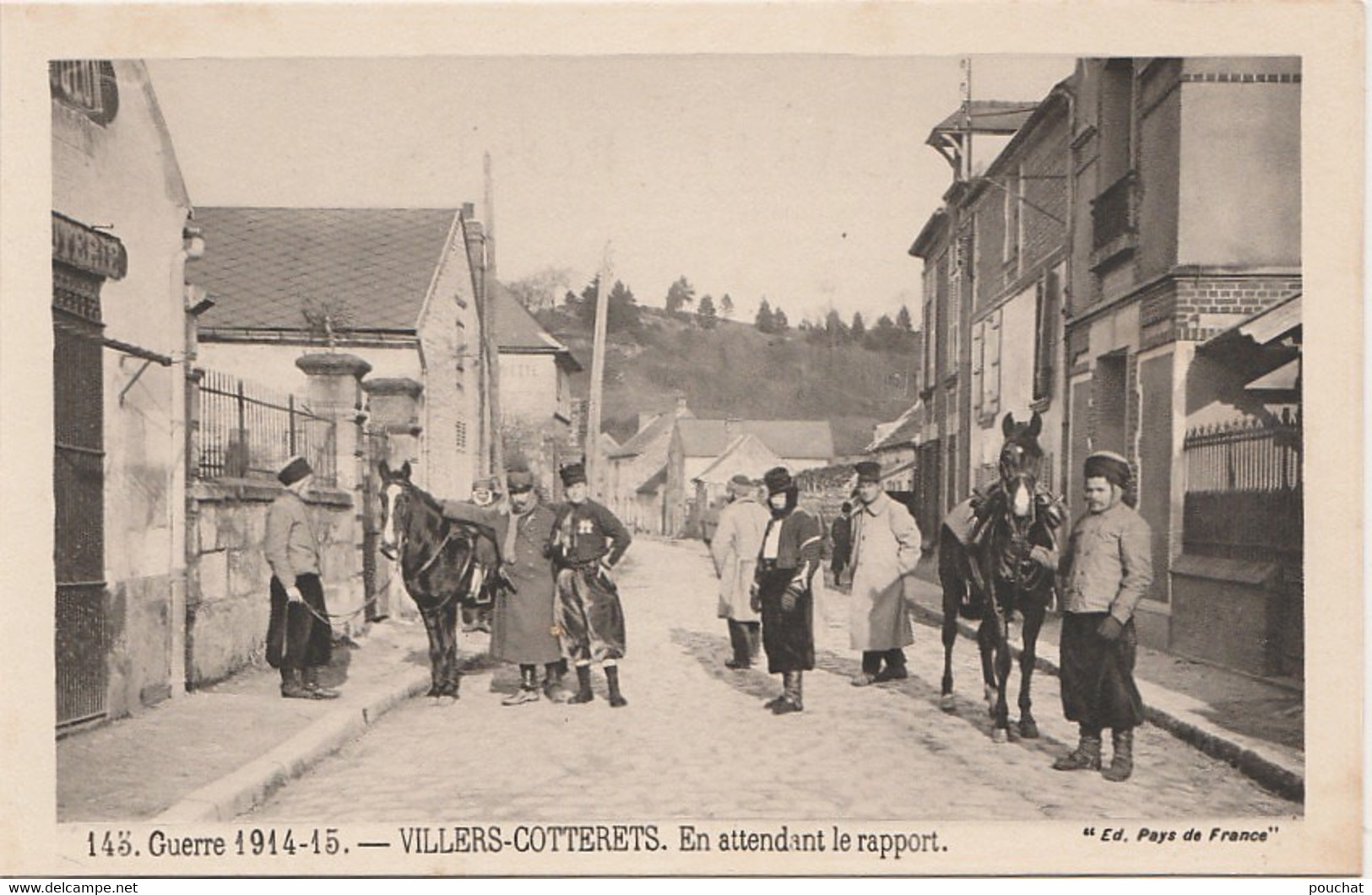 GUERRE 1914-15 - VILLERS COTTERETS - EN ATTENDANT LE RAPPORT - SPAHIS - EDITION " PAYS DE FRANCE "  -  (2 SCANS) - Villers Cotterets