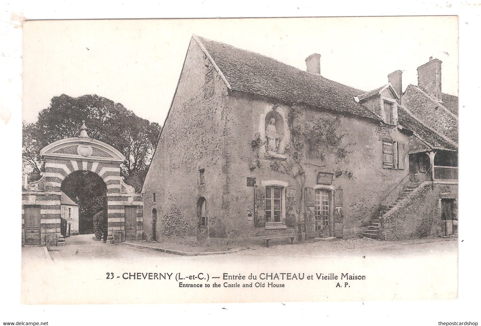 41 Cheverny Indre Et Loire, Entrée Du Château Et Vieille Maison UNUSED - Cheverny