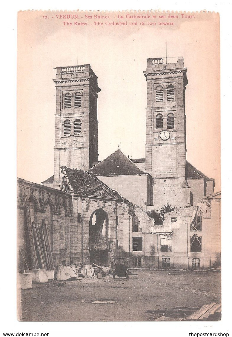 CPA Guerre 1914 1918 Verdun Ses Ruines Entrée De L'Évêché Et Les Tours De La Cathédrale - Verdun