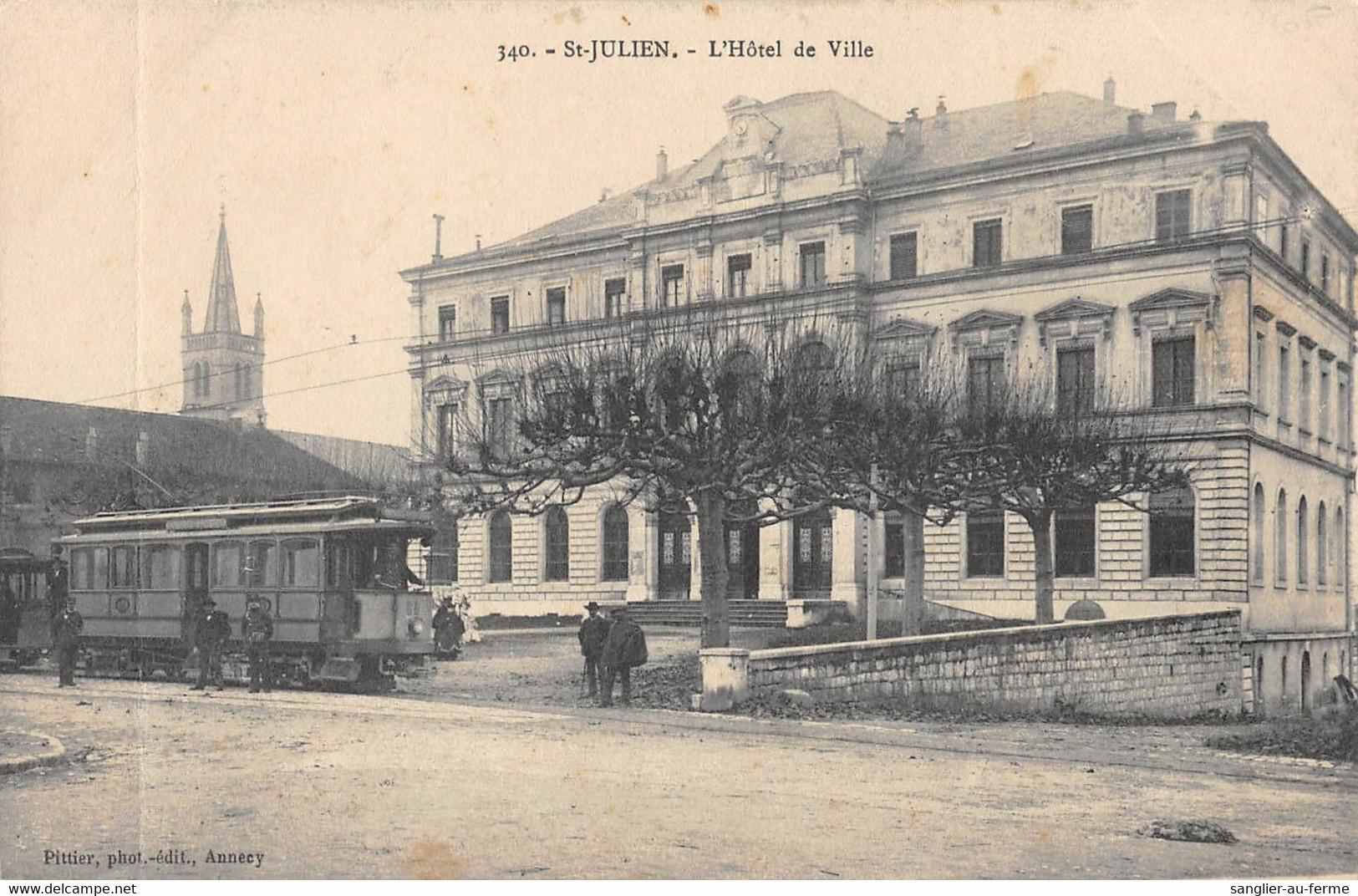 CPA 74 SAINT JULIEN EN GENEVOIS L'HOTEL DE VILLE (TRAMWAY DANS LA RUE - Saint-Julien-en-Genevois