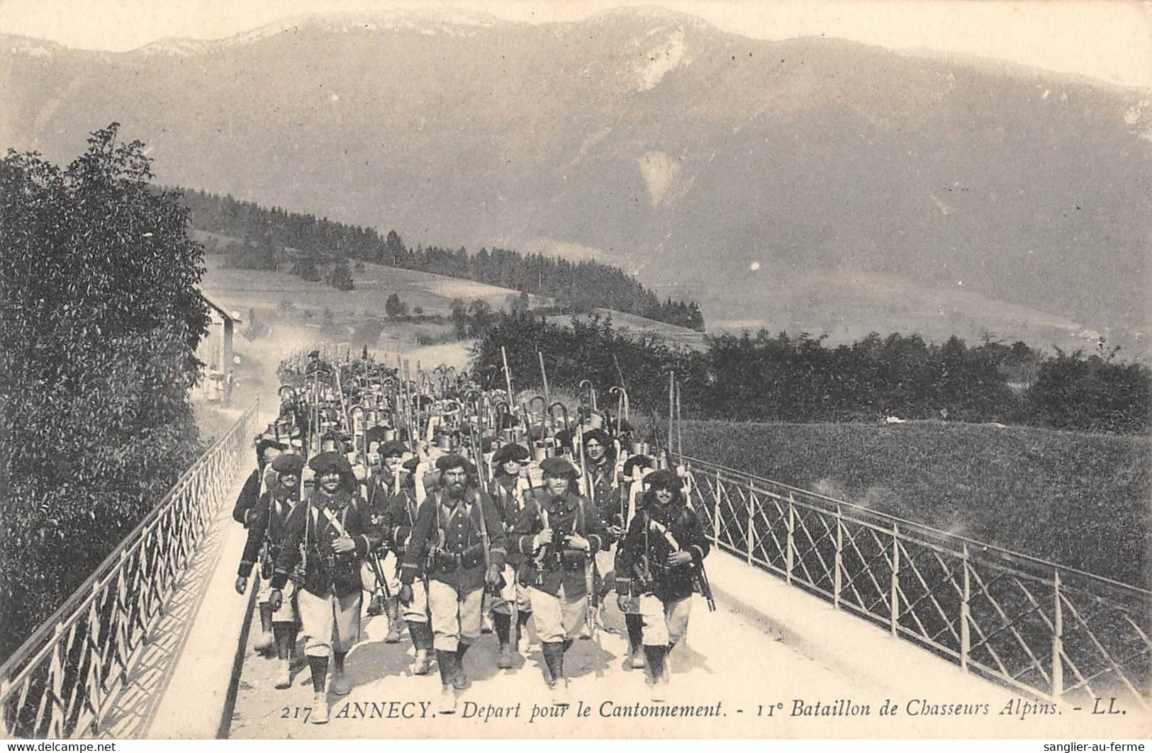 CPA 74 ANNECY DEPART POUR LE CANTONNEMENT 11e BATAILLON DE CHASSEURS ALPINS - Annecy