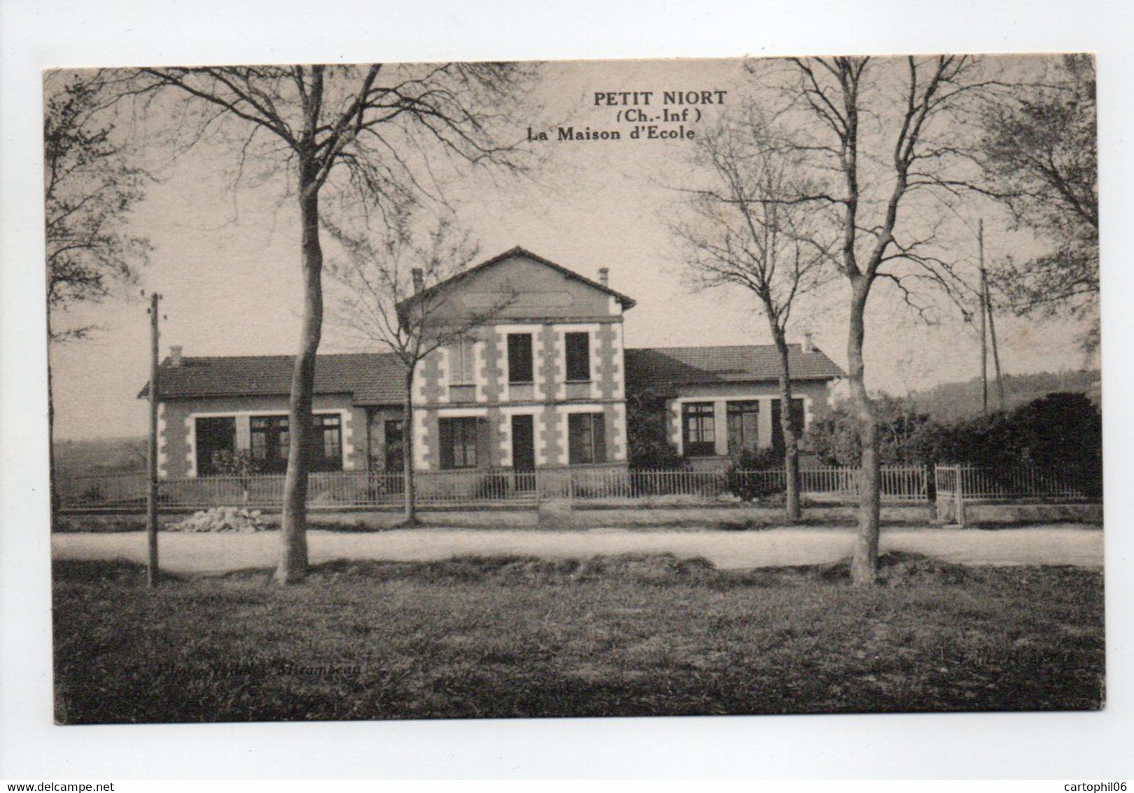 - CPA PETIT NIORT (17) - La Maison D'Ecole - - Mirambeau