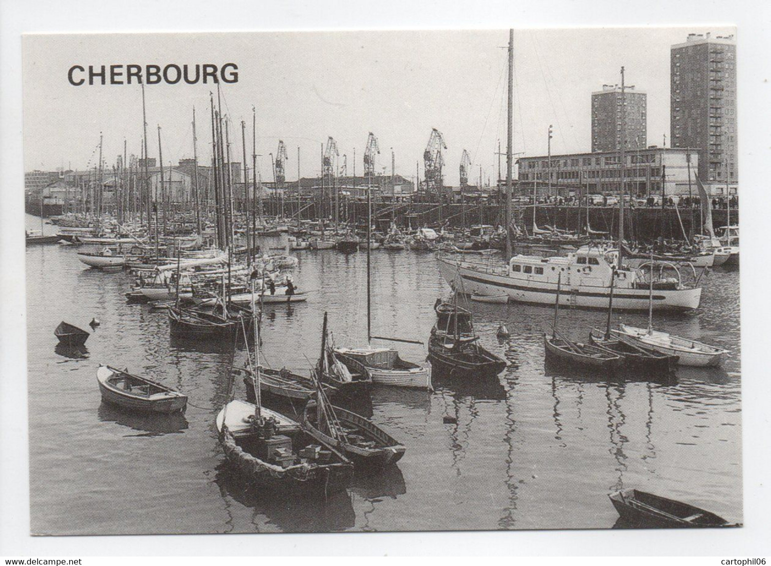 - CPM CHERBOURG (50) - Le Port - Editions DUBRAY 823 - - Cherbourg