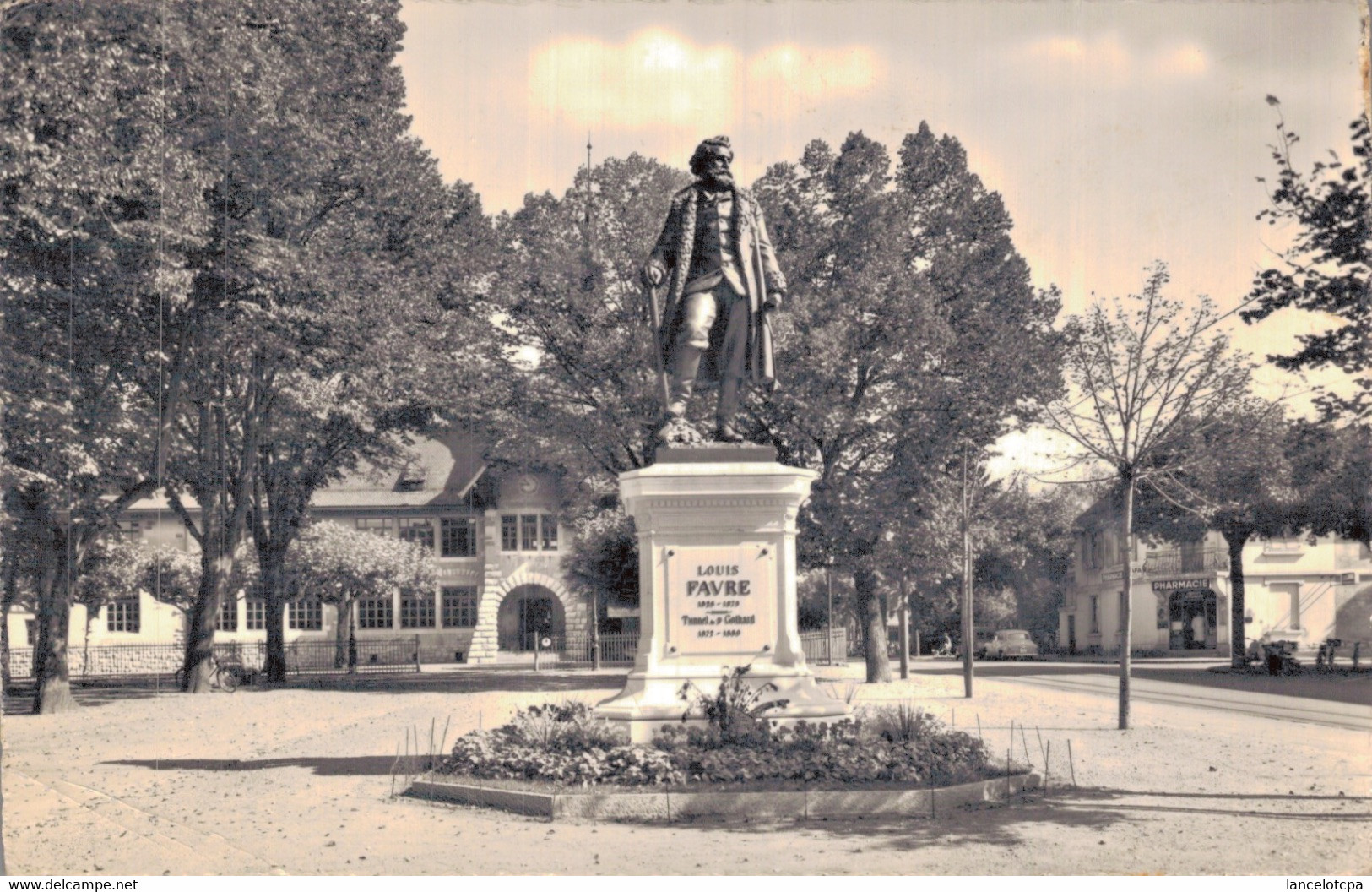 GENEVE - CHENE BOURG / STATUE DE LOUIS FAVRE ET L'ECOLE - Chêne-Bourg